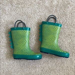 Cat and jack size 6 toddler boots.